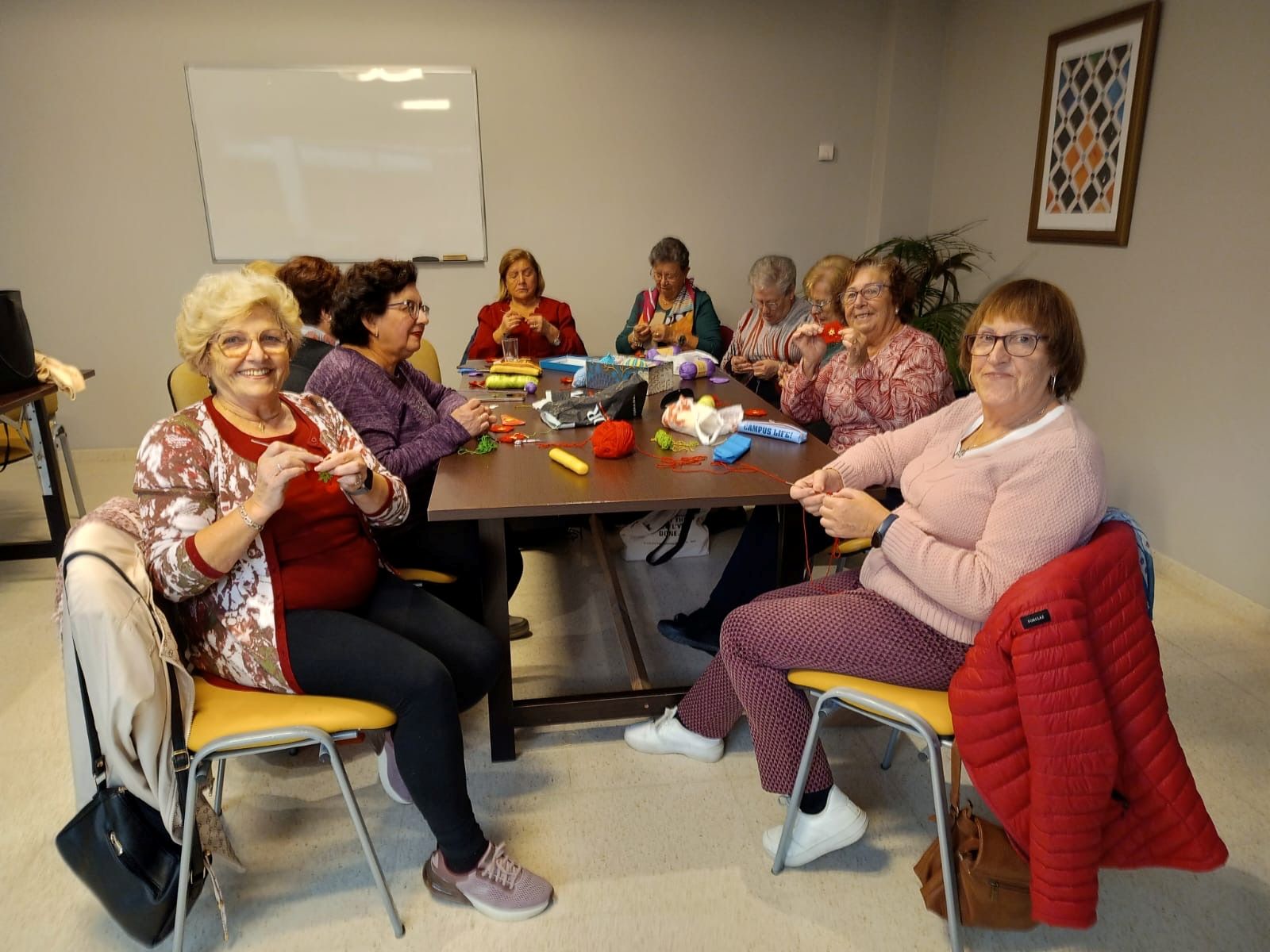 mujeres-de-huetor-tajar-tejen-durante-meses-un-gran-arbol-de-navidad-de-crochet-2