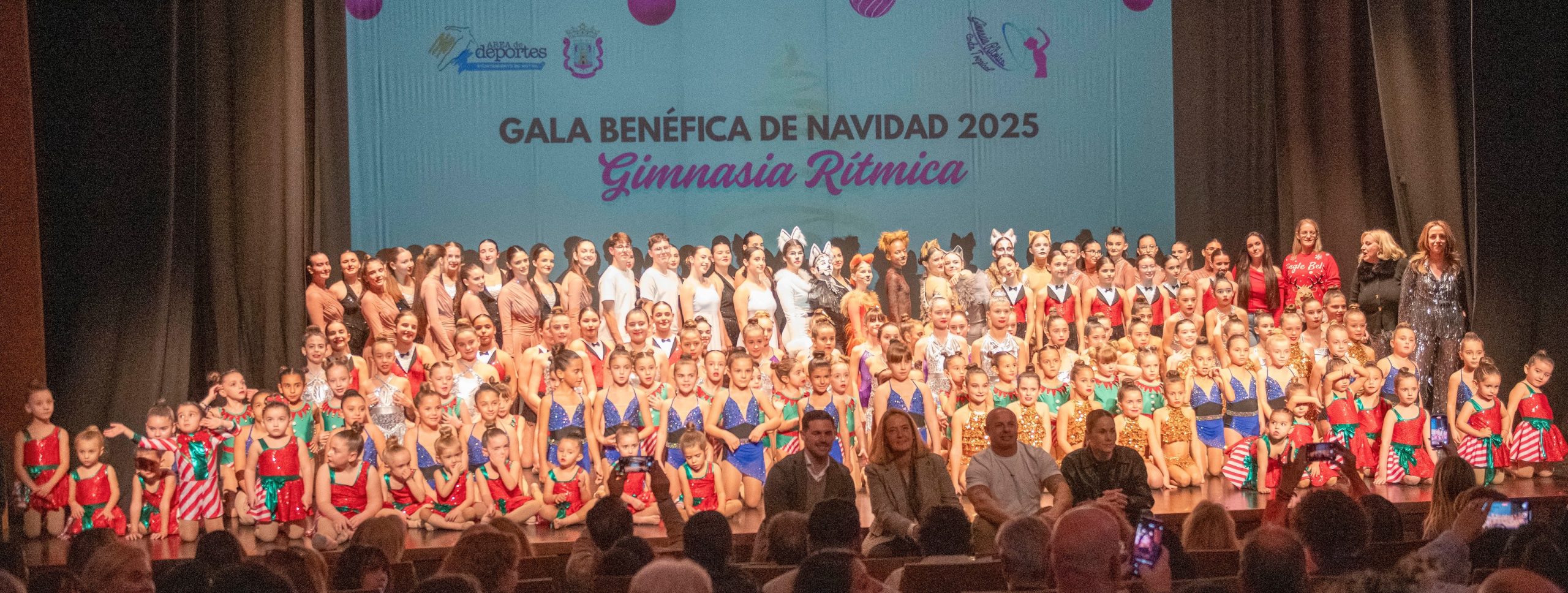 la-gimnasia-ritmica-de-motril-deslumbra-en-una-gala-navidena-solidaria-a-beneficio-de-jesus-abandonado