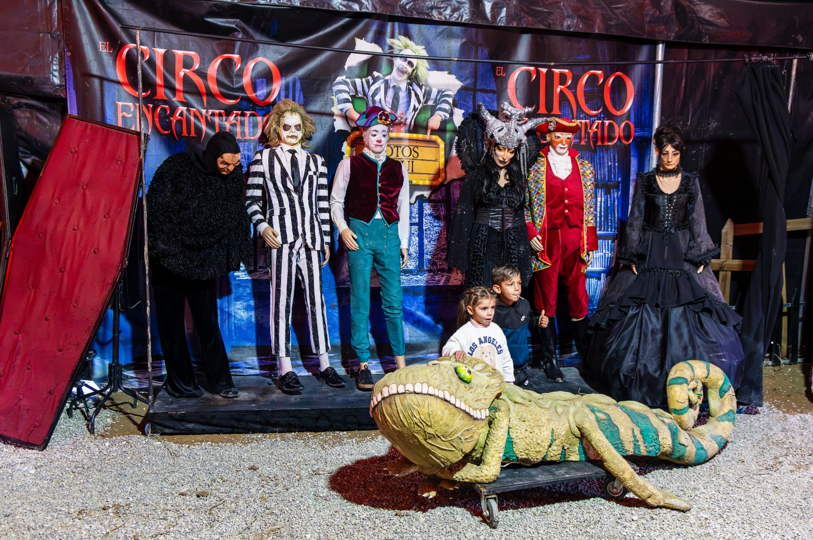 granada-el-circo-encantado-levanta-el-telon-con-un-estreno-marcado-por-la-fantasia-y-el-encanto-oscuro