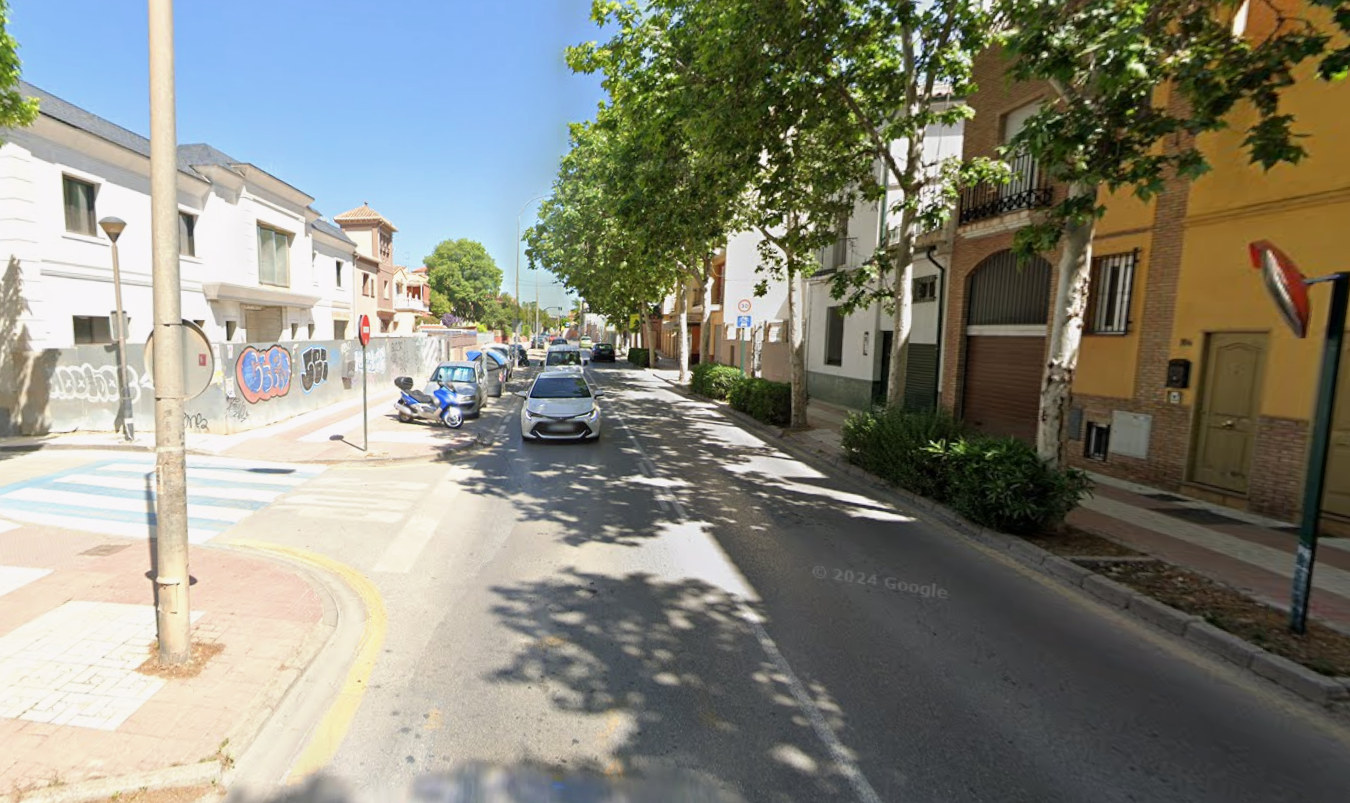 granada-tres-personas-dos-menores-hospitalizadas-por-inhalacion-de-humo-en-un-incendio-en-una-vivienda