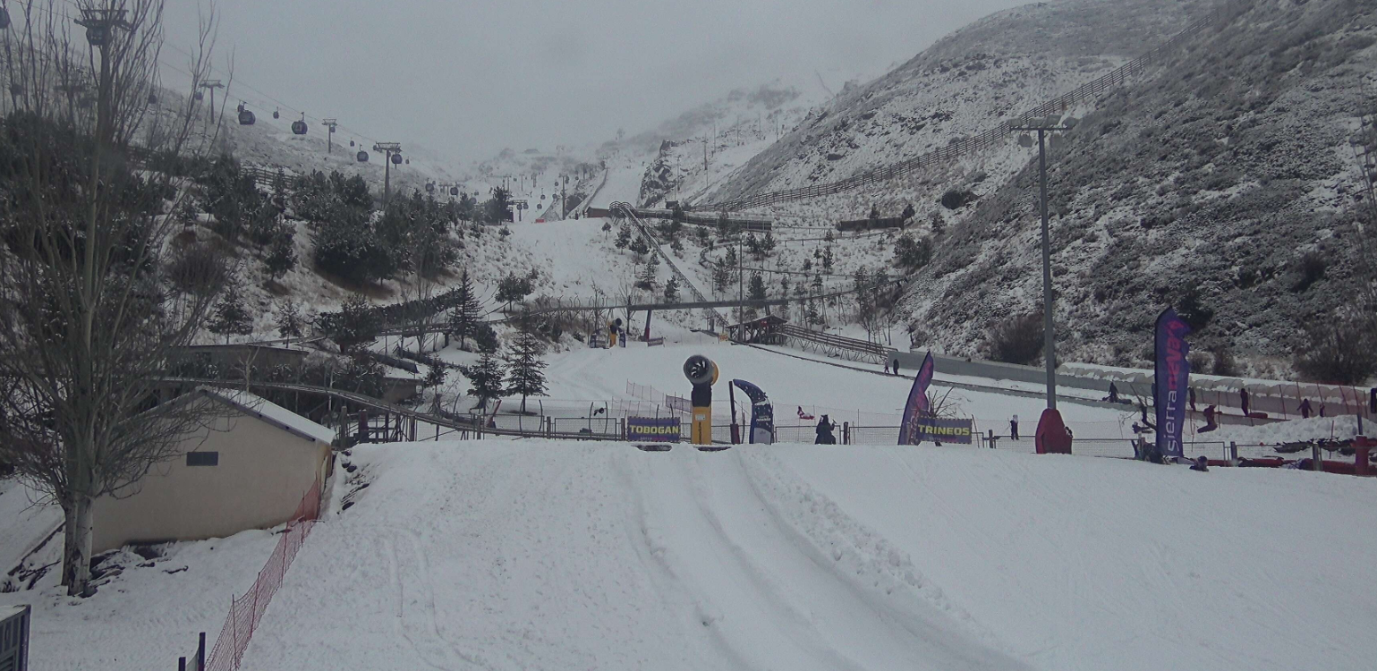 alerta-naranja-en-la-capital-granada-se-prepara-para-un-domingo-de-lluvias-tormentas-y-nieve-en-sierra-nevada
