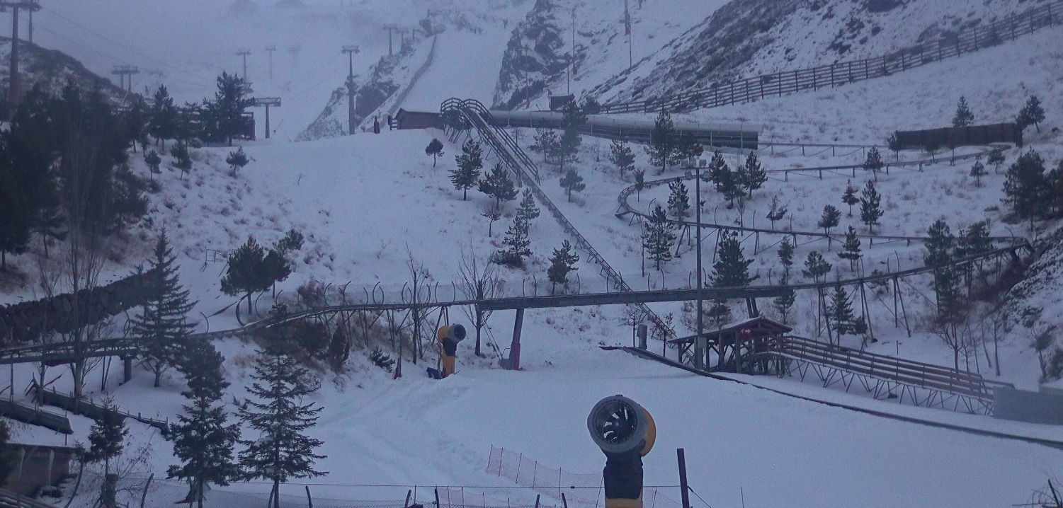 granada-sierra-nevada-afronta-un-fin-de-semana-invernal-con-temperaturas-entre-3-y-4-c-y-nieve-en-cotas-altas