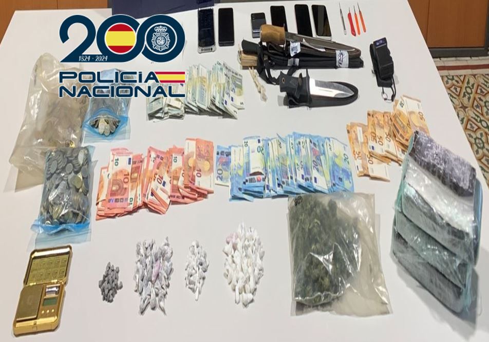 granada-desmantelados-tres-puntos-de-venta-de-drogas-en-baza-detenidos-seis-personas-y-se-incautan-cocaina-heroina-mdma-y-3-machetes