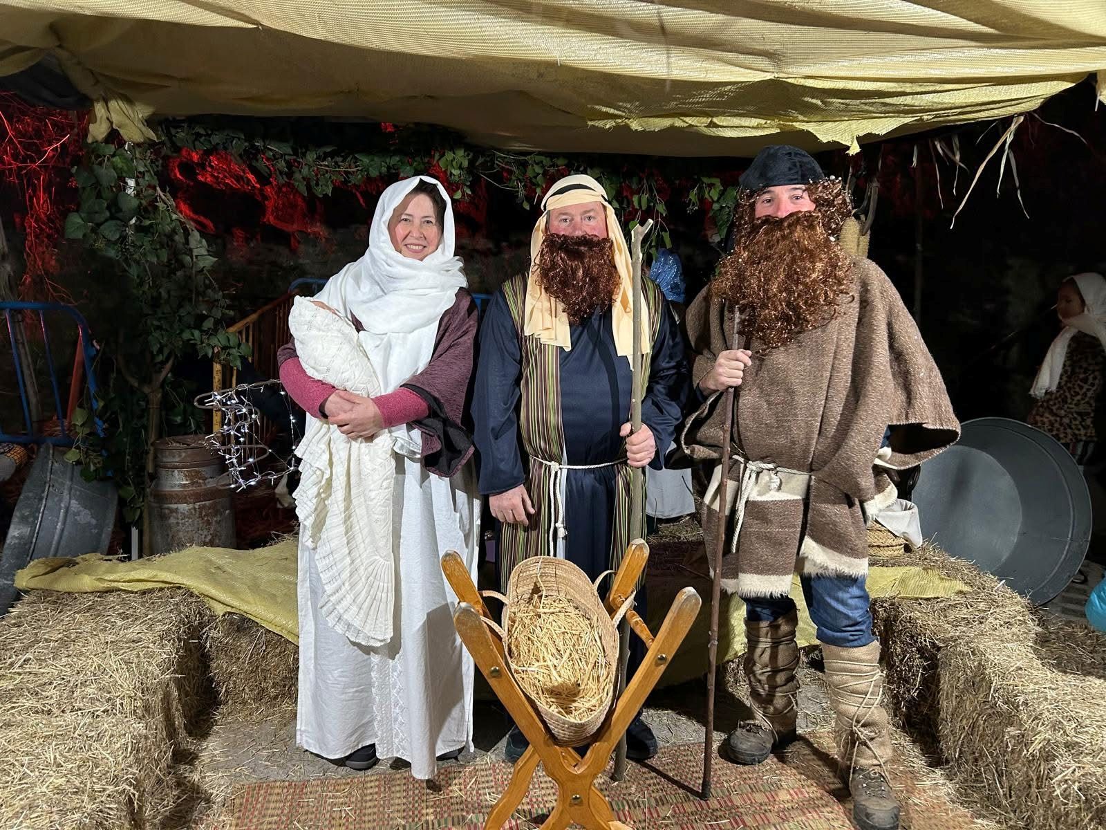 monachil-revive-la-navidad-con-un-belen-viviente-que-reune-a-vecinos-de-6-a-85-anos-en-la-plaza-alta