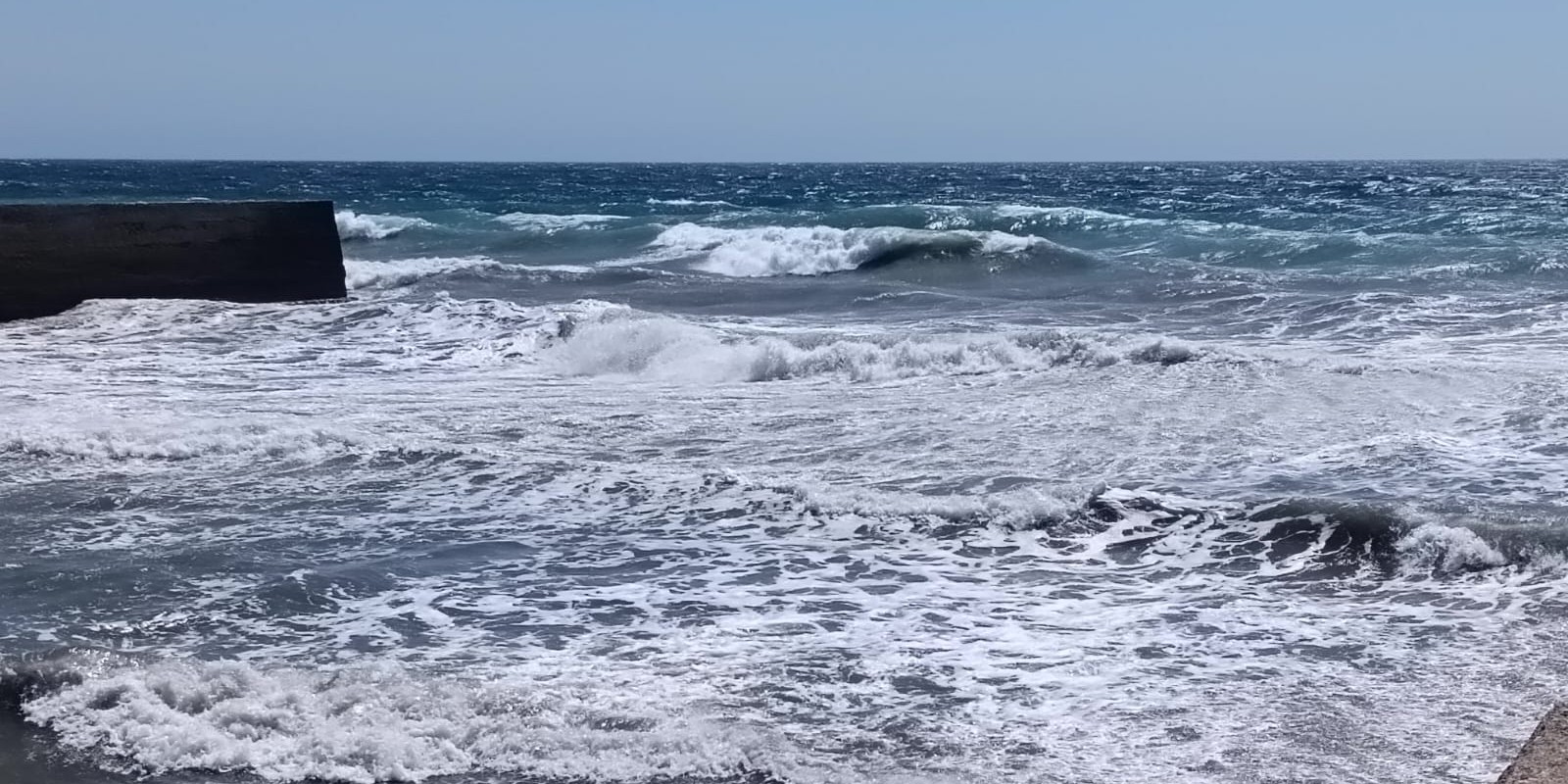 motril-almunecar-y-salobrena-en-aviso-amarillo-por-fuerte-oleaje-y-rachas-de-viento-de-hasta-70-km-h