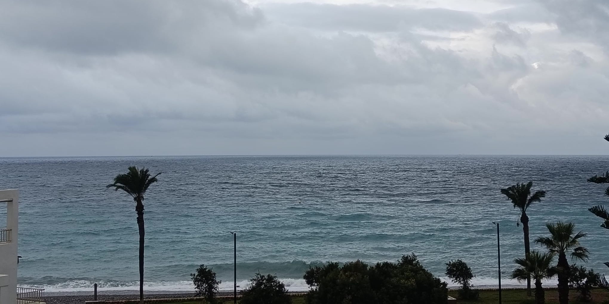 motril-hoy-martes-en-la-costa-de-granada-el-tiempo-sera-inestable-con-lluvias-y-tormentas-a-lo-largo-del-dia