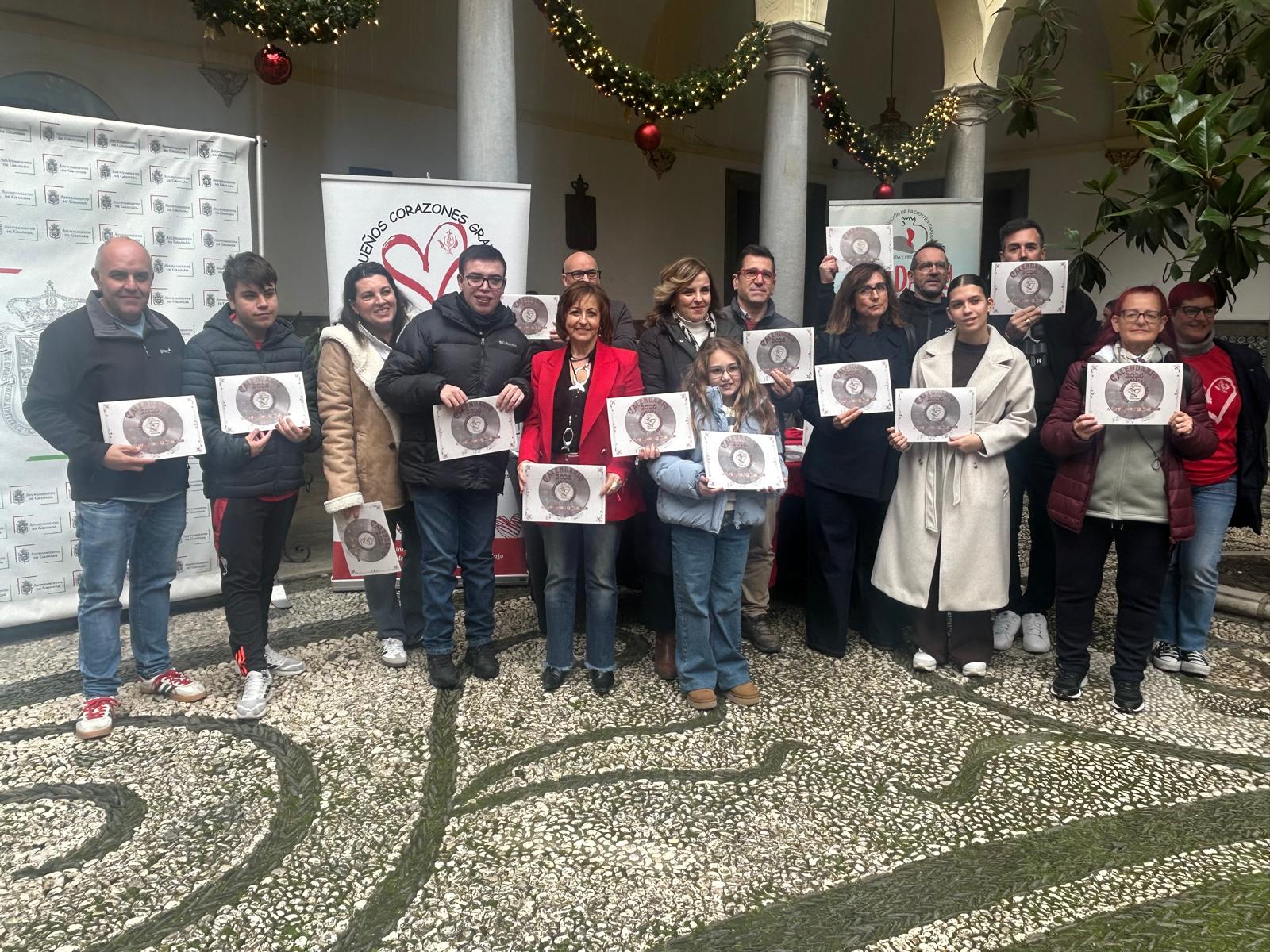 granada-presenta-el-calendario-solidario-2026-de-pequenos-corazones-con-1-500-ejemplares-y-la-participacion-de-artistas-como-lori-meyers-y-ninos-mutantes