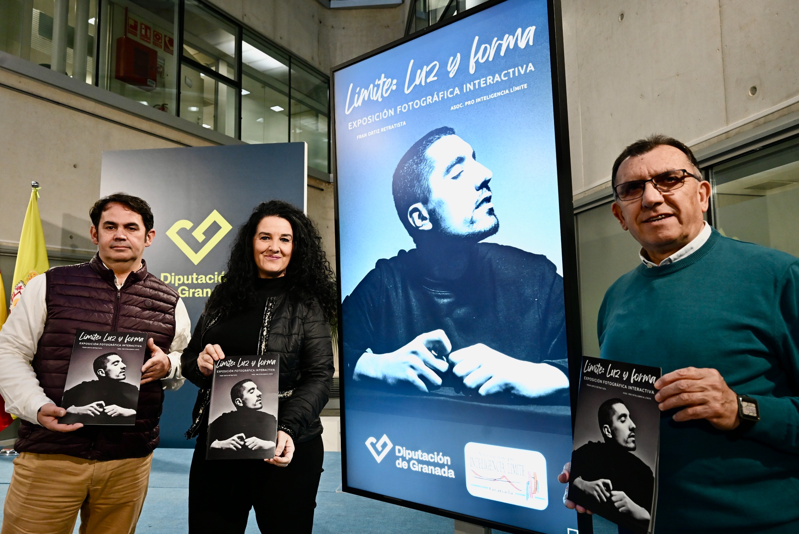 diputacion-limite-luz-y-forma-llega-a-13-municipios-de-granada-con-75-retratos-y-mas-de-2-100-visitantes-para-visibilizar-la-inteligencia-limite