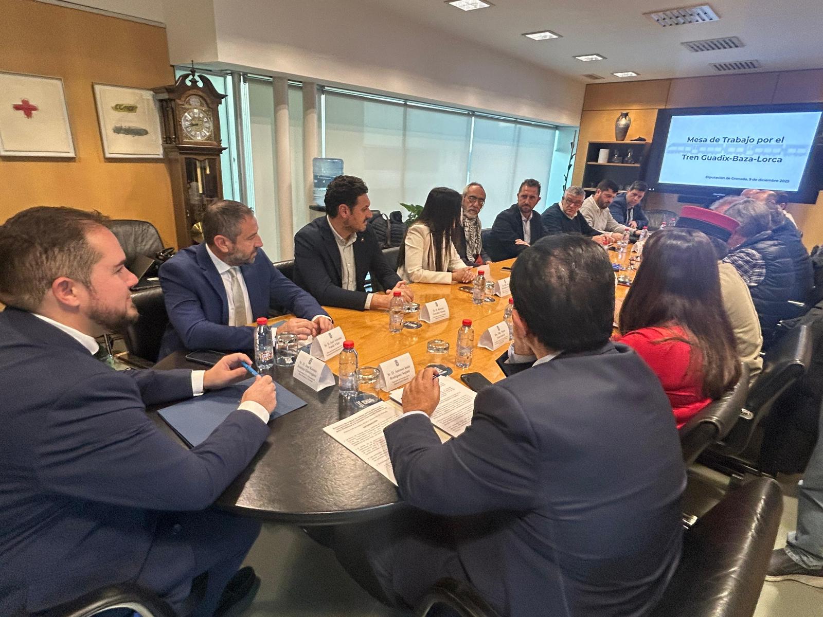 granada-la-mesa-del-tren-guadix-baza-lorca-acuerda-nuevas-acciones-para-recuperar-la-linea-ferroviaria