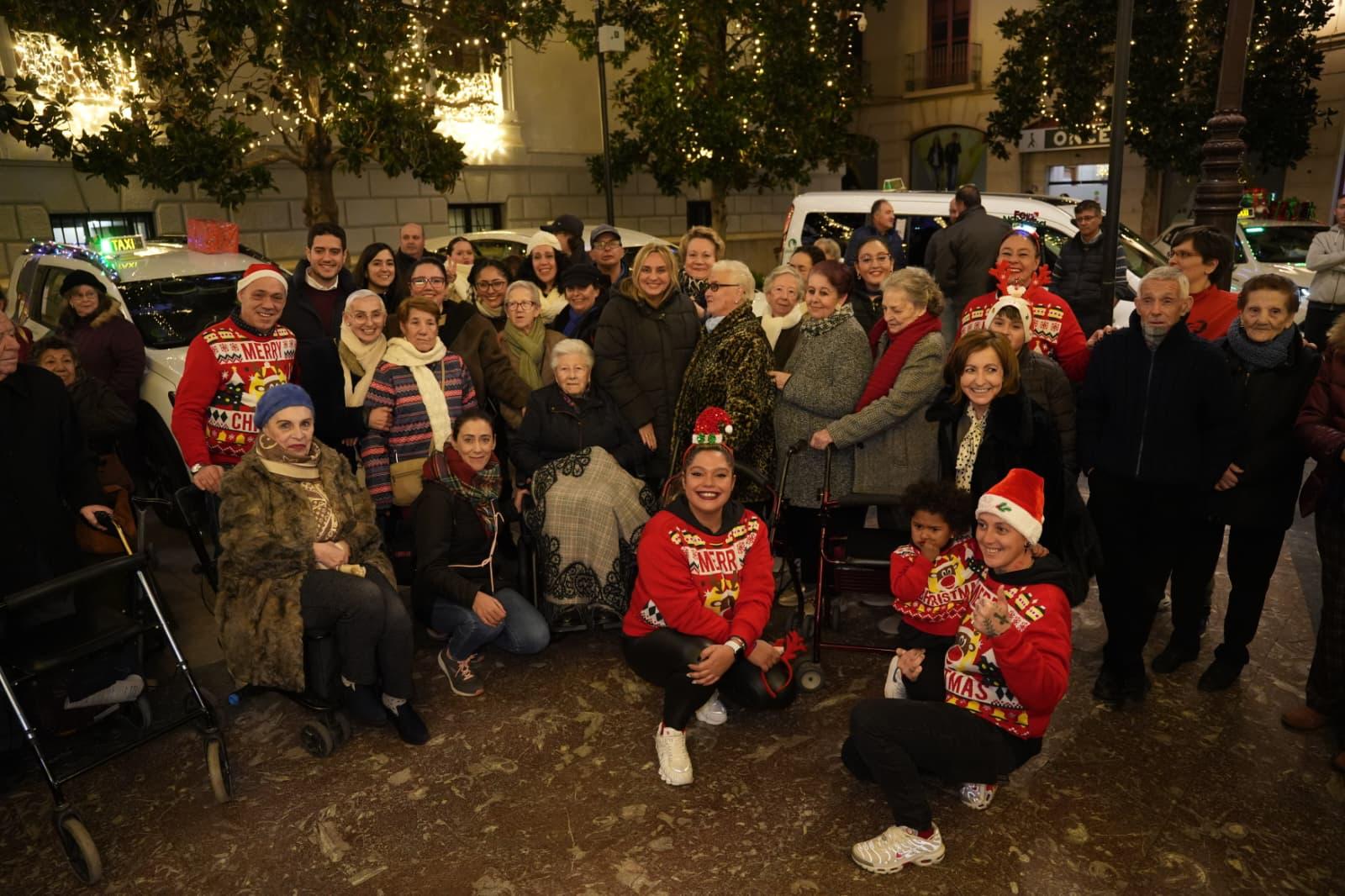 granada-118-usuarios-del-servicio-de-ayuda-a-domicilio-y-16-residentes-disfrutan-del-paseo-de-la-ilusion