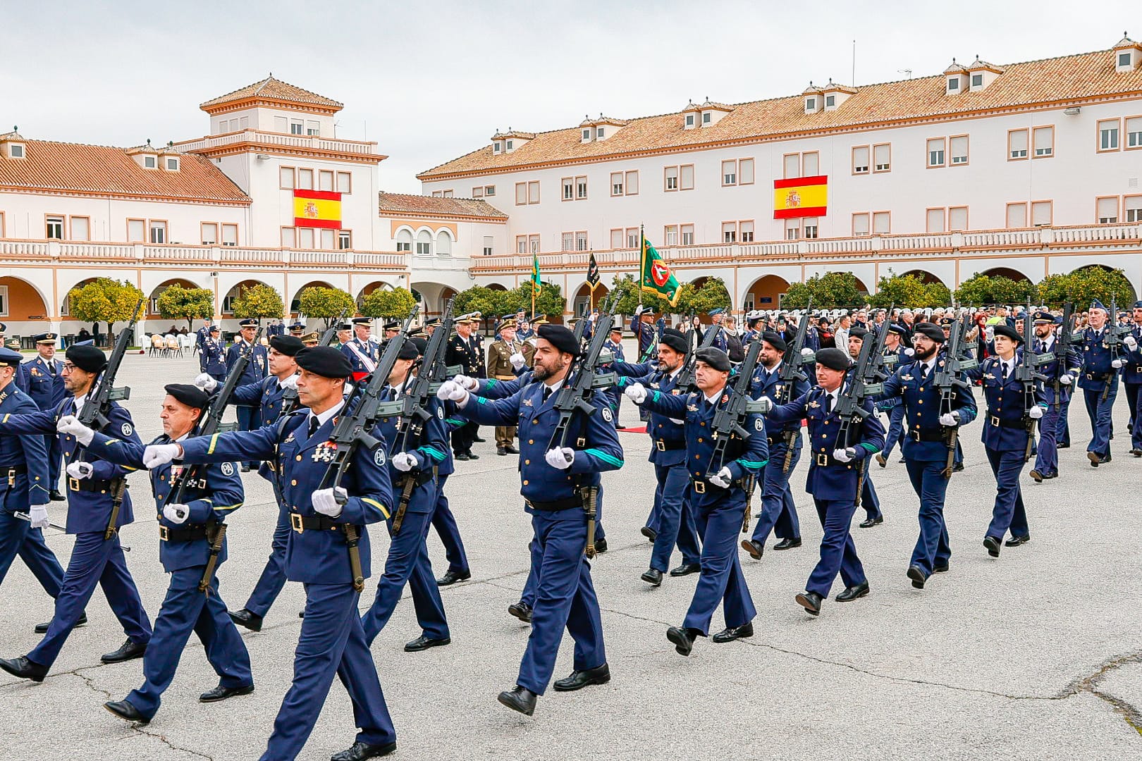 granada-la-base-de-armilla-celebra-a-la-virgen-de-loreto-con-desfile-terrestre-y-aereo-y-reconocimiento-a-sus-heroes-del-aire
