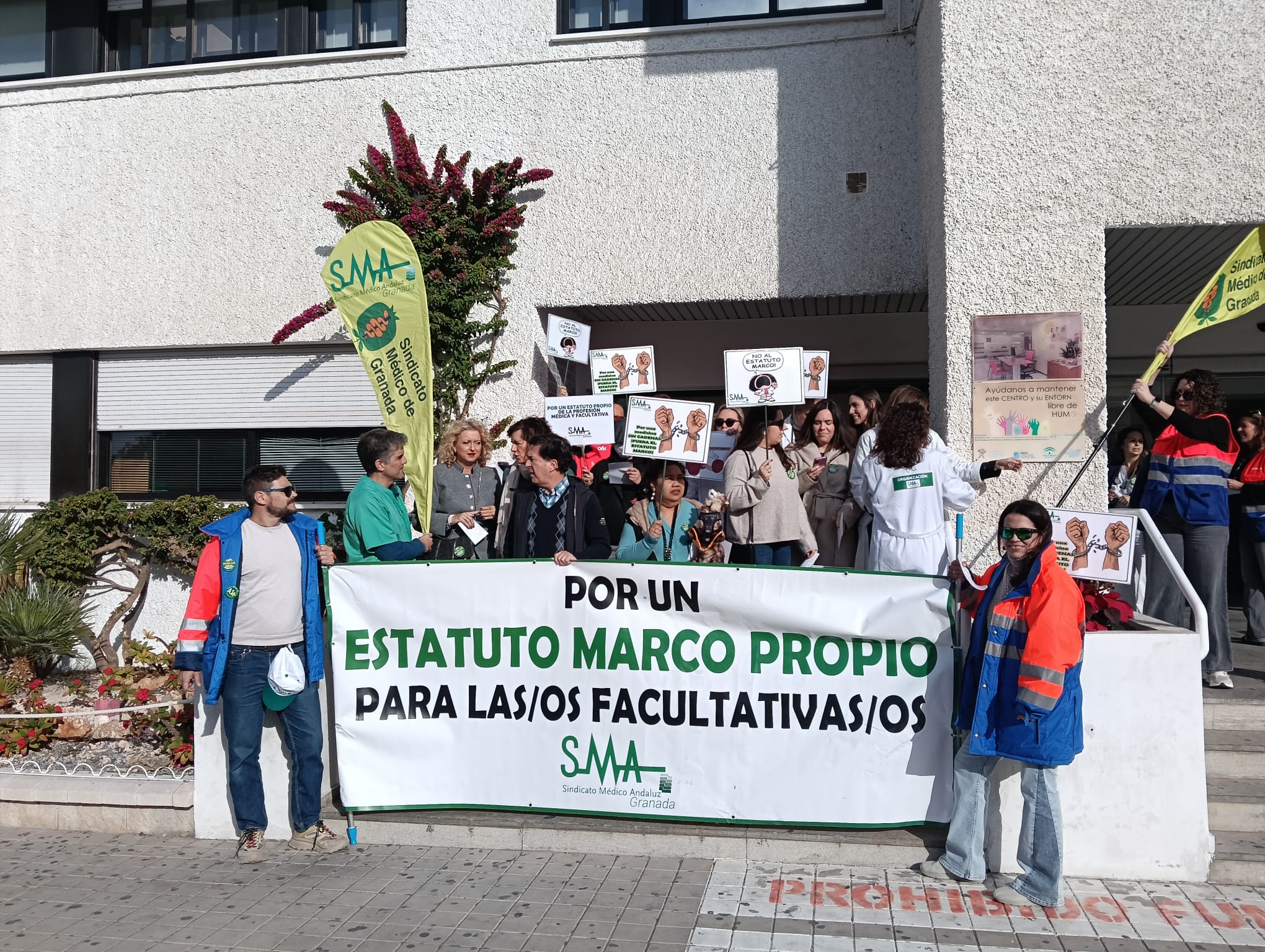 basta-de-explotacion-medicos-de-motril-se-movilizan-para-exigir-un-estatuto-marco-propio-y-condiciones-dignas