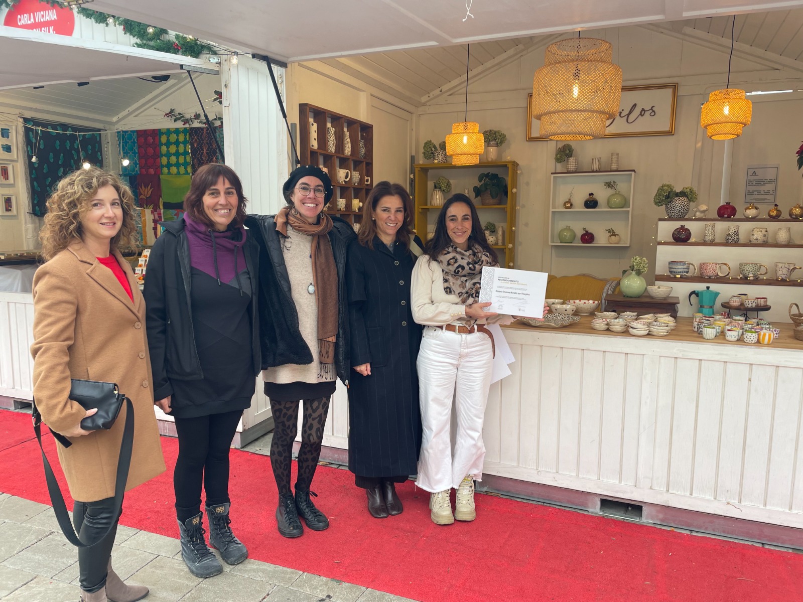 granada-premia-la-creatividad-y-excelencia-de-sus-artesanos-en-el-mercado-de-navidad-2025