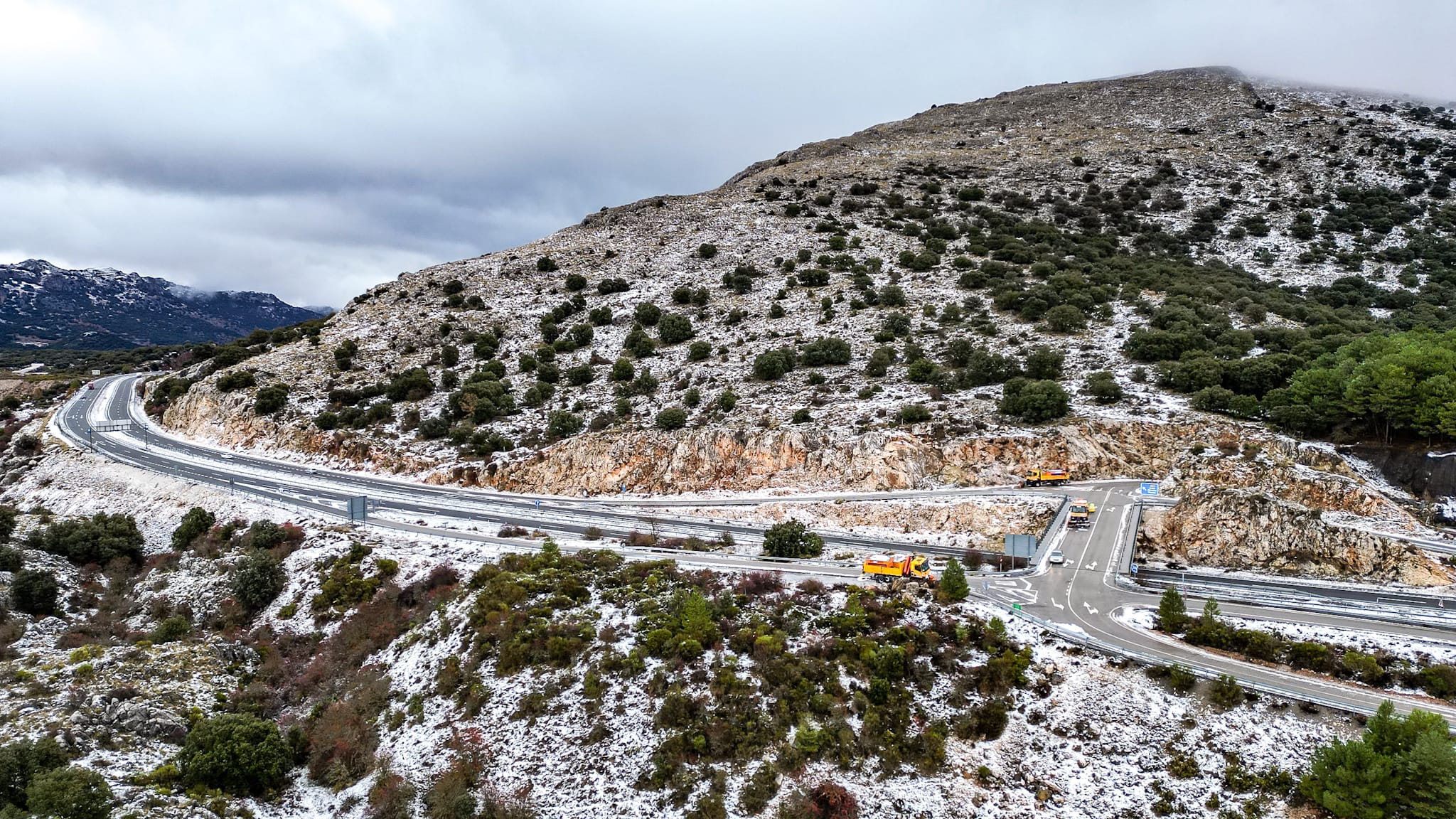 granada-estrena-el-invierno-con-100-de-lluvia-temperaturas-de-1-a-10-c-y-nieve-desde-1-400-metros