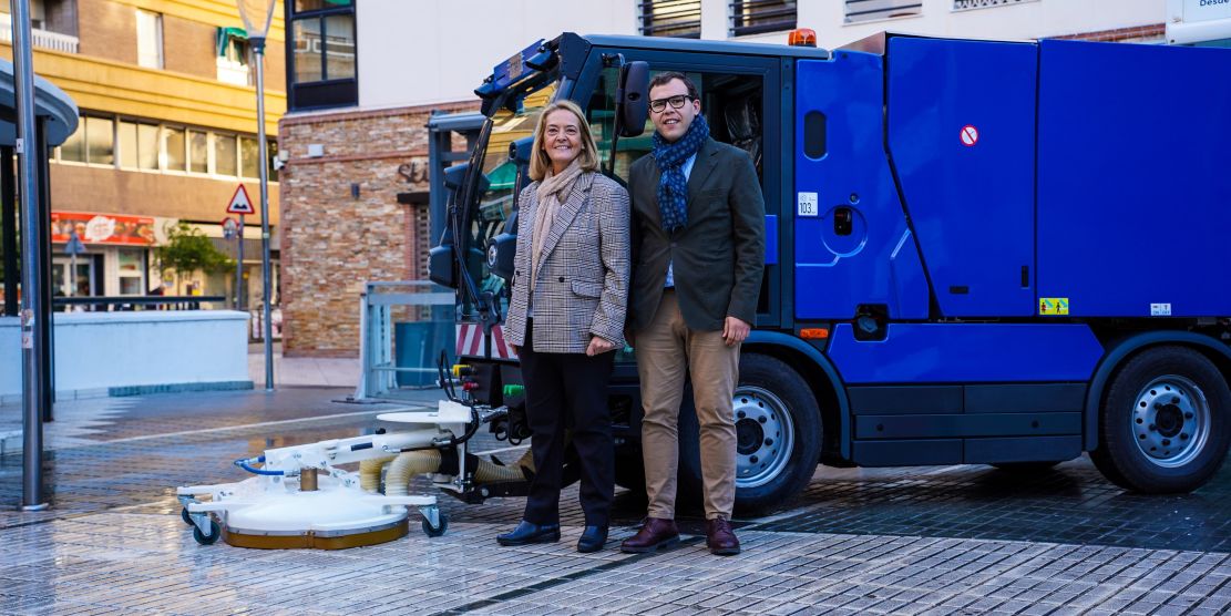 motril-el-ayuntamiento-invierte-cerca-de-300-000-euros-en-una-fregadora-decapadora-de-alta-presion-para-limpieza-de-aceras