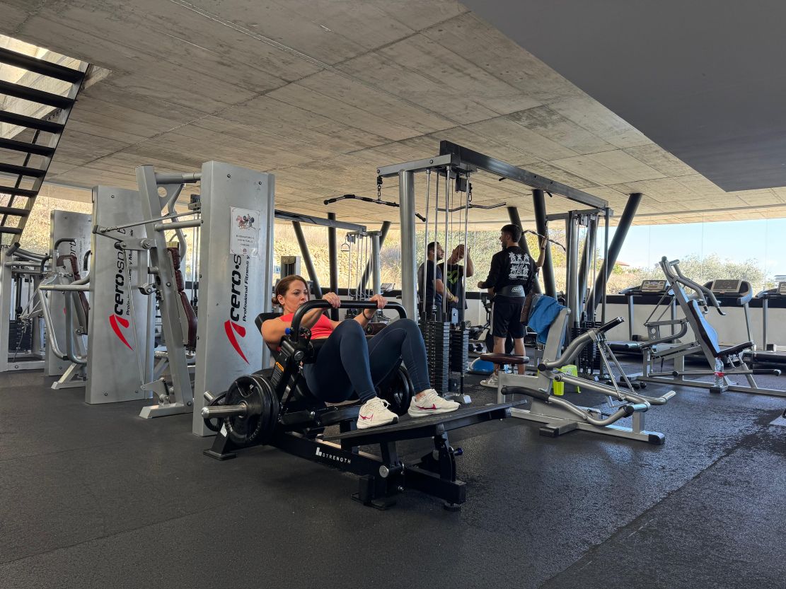 lanjaron-impulsa-el-deporte-local-con-nuevas-inversiones-en-su-complejo-polideportivo