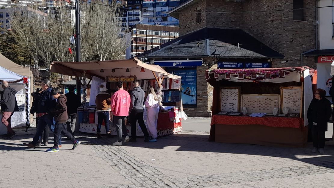 granada-pradollano-se-convierte-en-punto-de-encuentro-navideno-con-el-mercado-de-monachil