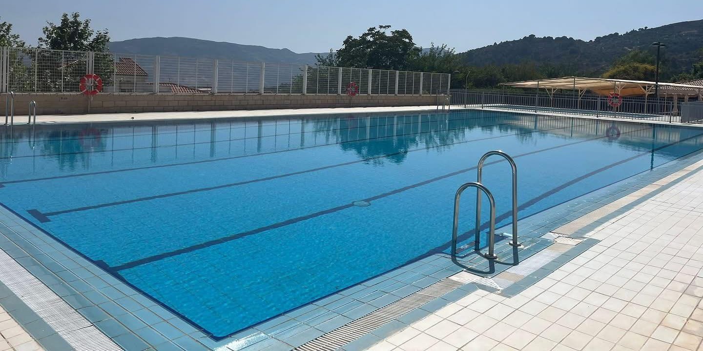 lanjaron-defiende-la-climatizacion-de-su-piscina-cubierta-municipal-ante-las-criticas-del-psoe-provincial-al-plan-de-infraestructuras-deportivas-2025