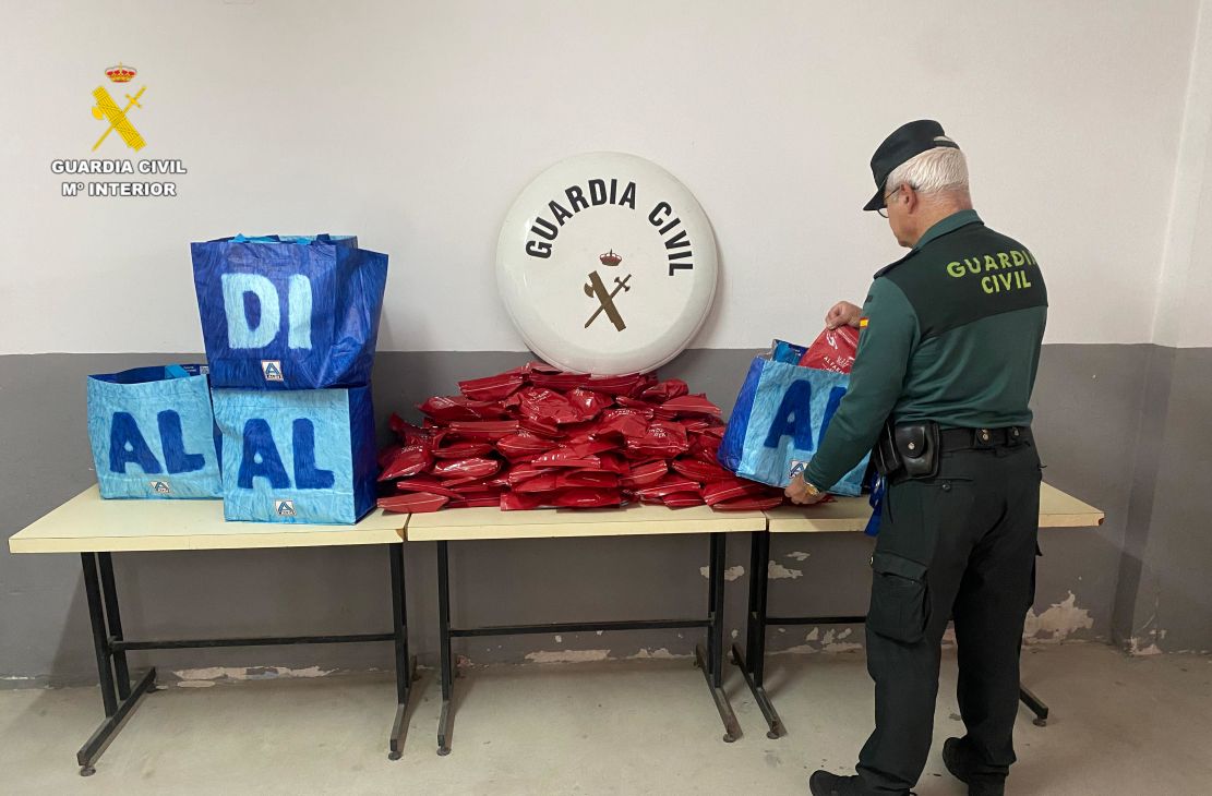 cullar-144-kilos-de-tabaco-de-shisha-aprehendidos-en-la-a-92n-durante-un-control-preventivo-de-la-guardia-civil