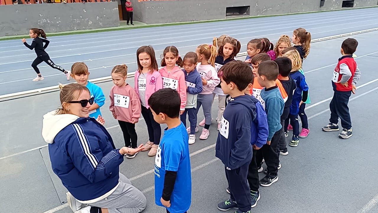 mas-de-300-escolares-se-dan-cita-en-motril-en-la-primera-semifinal-de-los-xxviii-juegos-escolares-de-atletismo