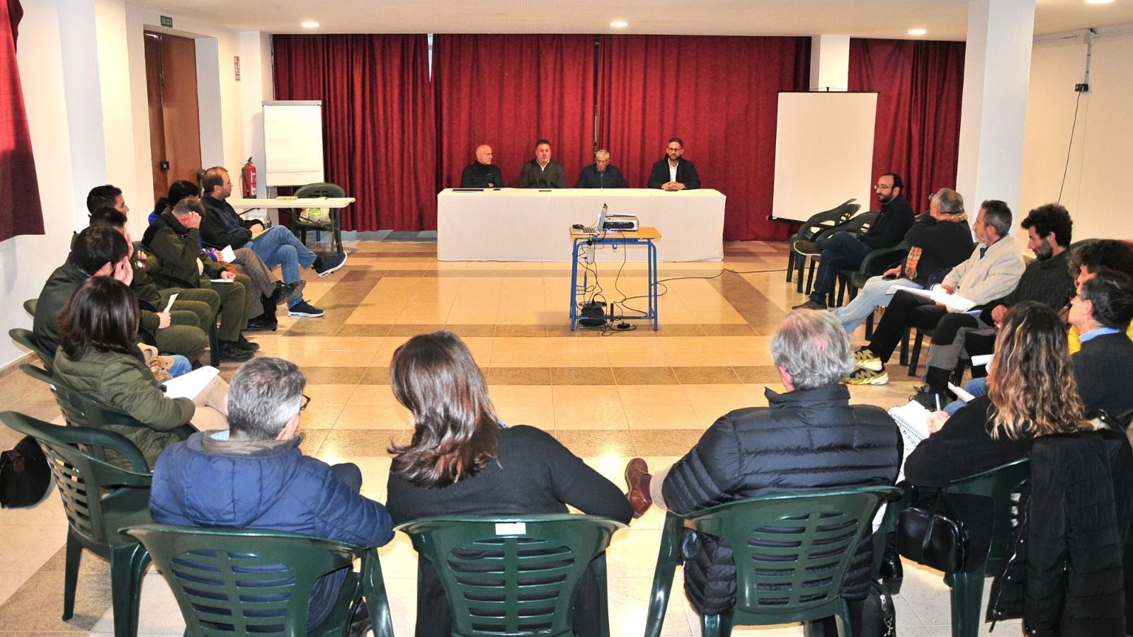 la-junta-presenta-el-plan-de-restauracion-de-los-guajares-granada-tras-un-incendio-que-arraso-5-504-hectareas-en-los-guajares-el-pinar-albunuelas-el-valle-y-velez-de-benaudalla-con-casi-6-millon