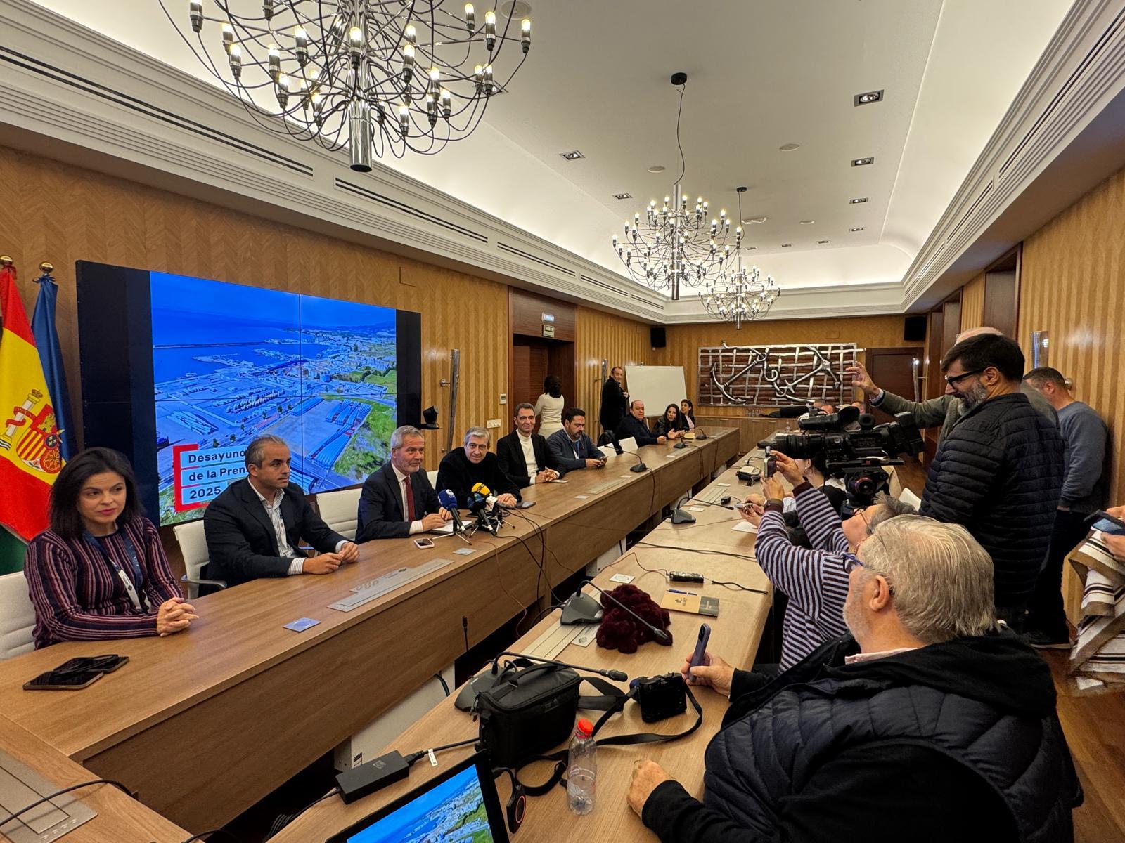 el-puerto-de-motril-roza-los-29-millones-de-toneladas-en-2025-837-moviliza-191-654-pasajeros-y-maneja-una-cartera-inversora-de-105-millones-de-euros