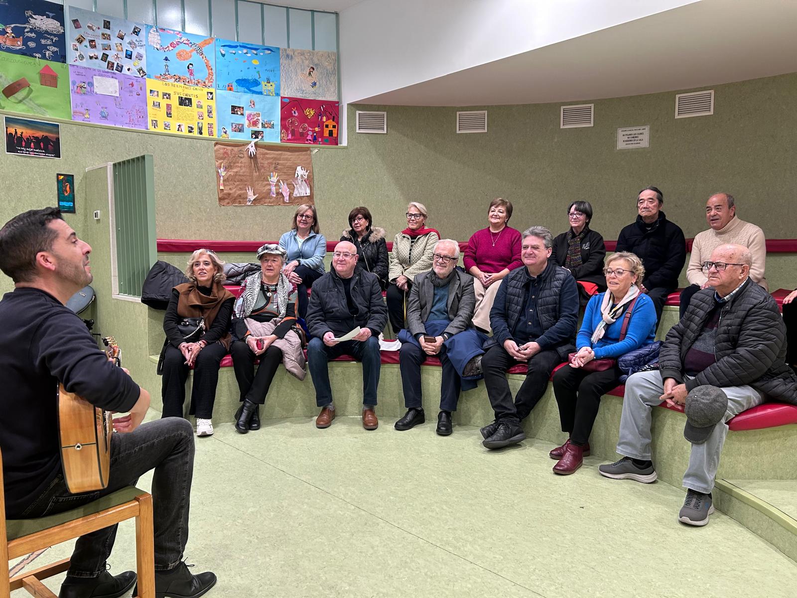 granada-conmemora-el-25-aniversario-de-carlos-cano-con-un-emotivo-homenaje-intergeneracional-que-mantiene-viva-su-voz