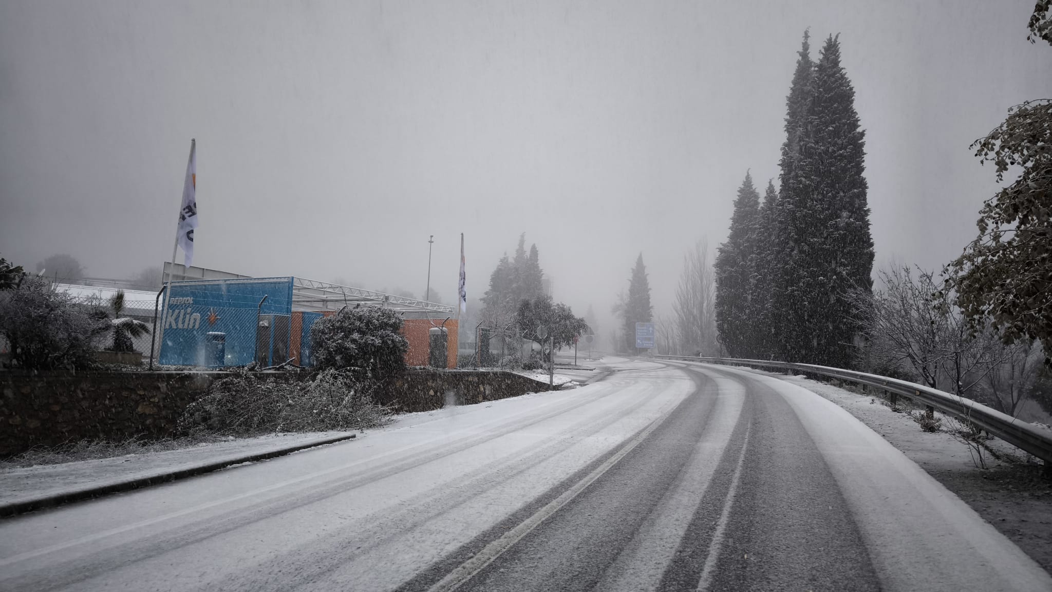granada-la-nieve-obliga-a-usar-cadenas-en-la-a-92-y-afecta-a-la-a-395-a-4025-a-4030-y-a-397