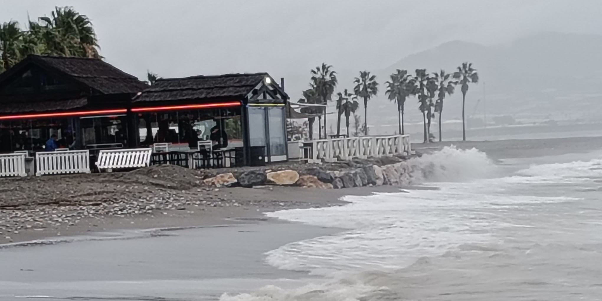 el-espigon-de-motril-agrava-la-regresion-en-su-zona-este-de-playa-y-al-chiringuito-hoyo-19