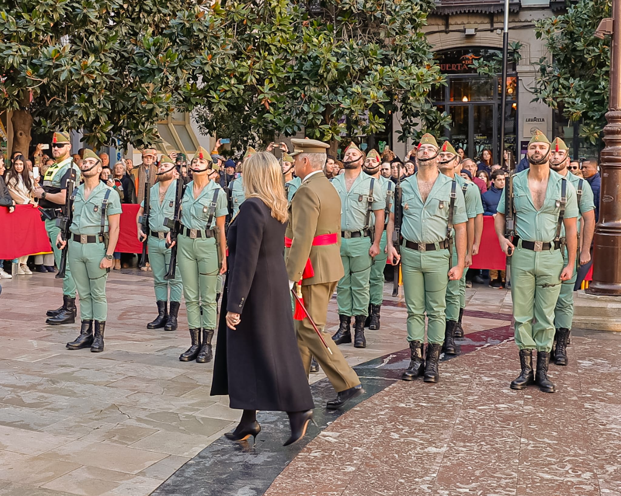 granada-revive-el-dia-de-la-toma-con-el-regreso-de-la-legion-a-sus-actos-centrales