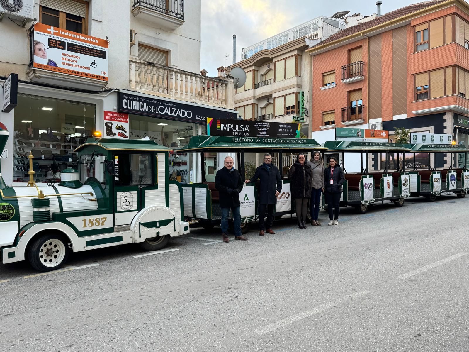 el-tren-turistico-de-baza-impulsa-el-comercio-local-durante-la-campana-de-navidad