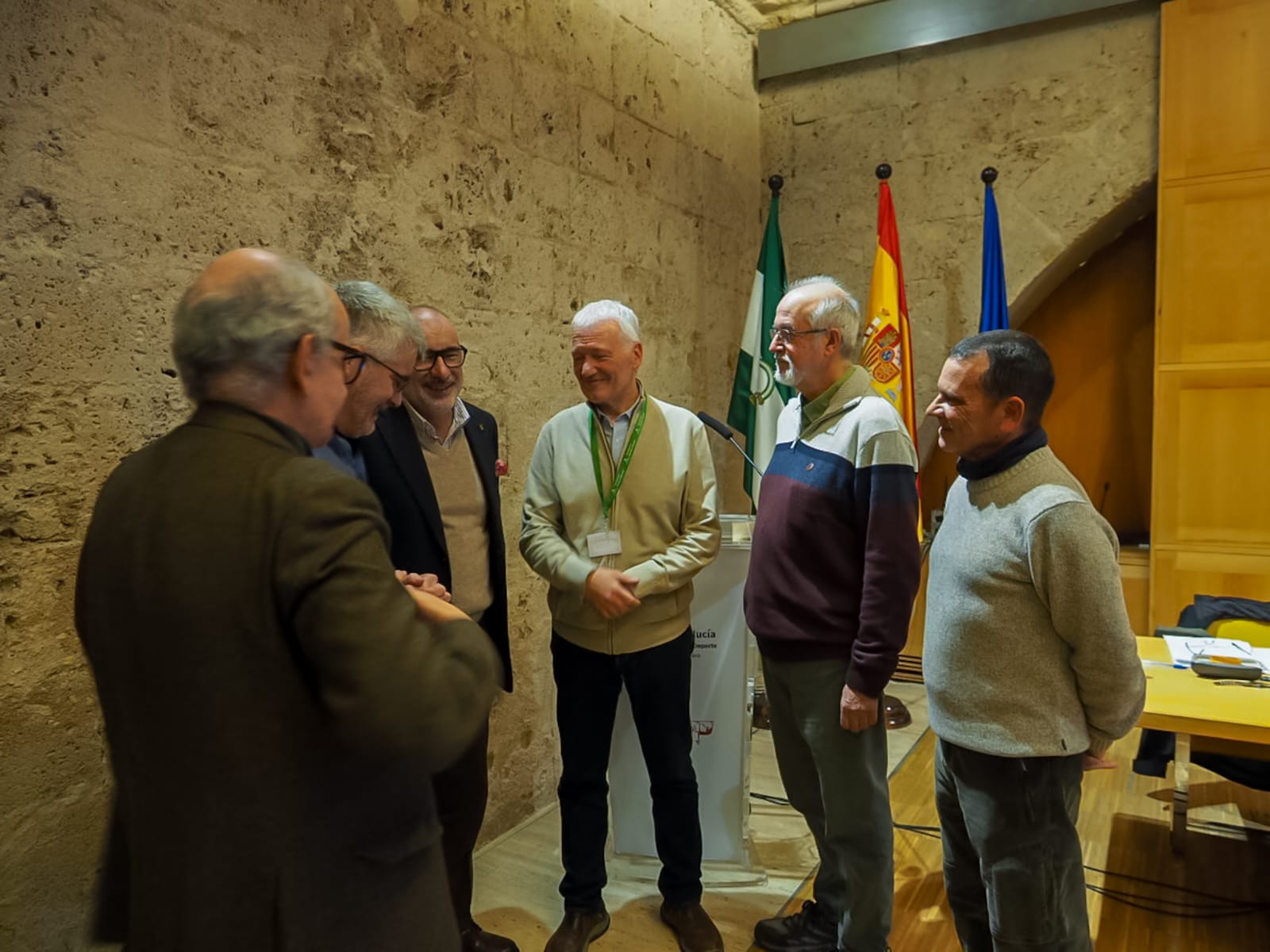 la-alhambra-presenta-una-nueva-guia-dedicada-a-sus-aves-y-a-la-riqueza-natural-del-monumento