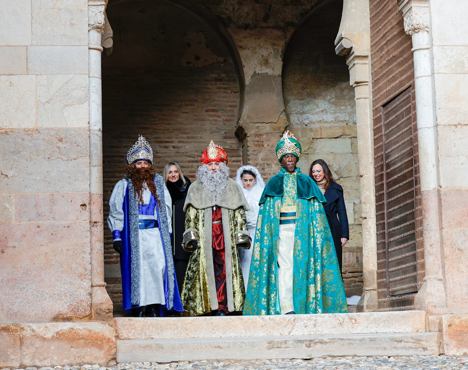 granada-da-la-bienvenida-a-los-reyes-magos-en-la-alhambra-con-la-alcaldesa-marifran-carazo