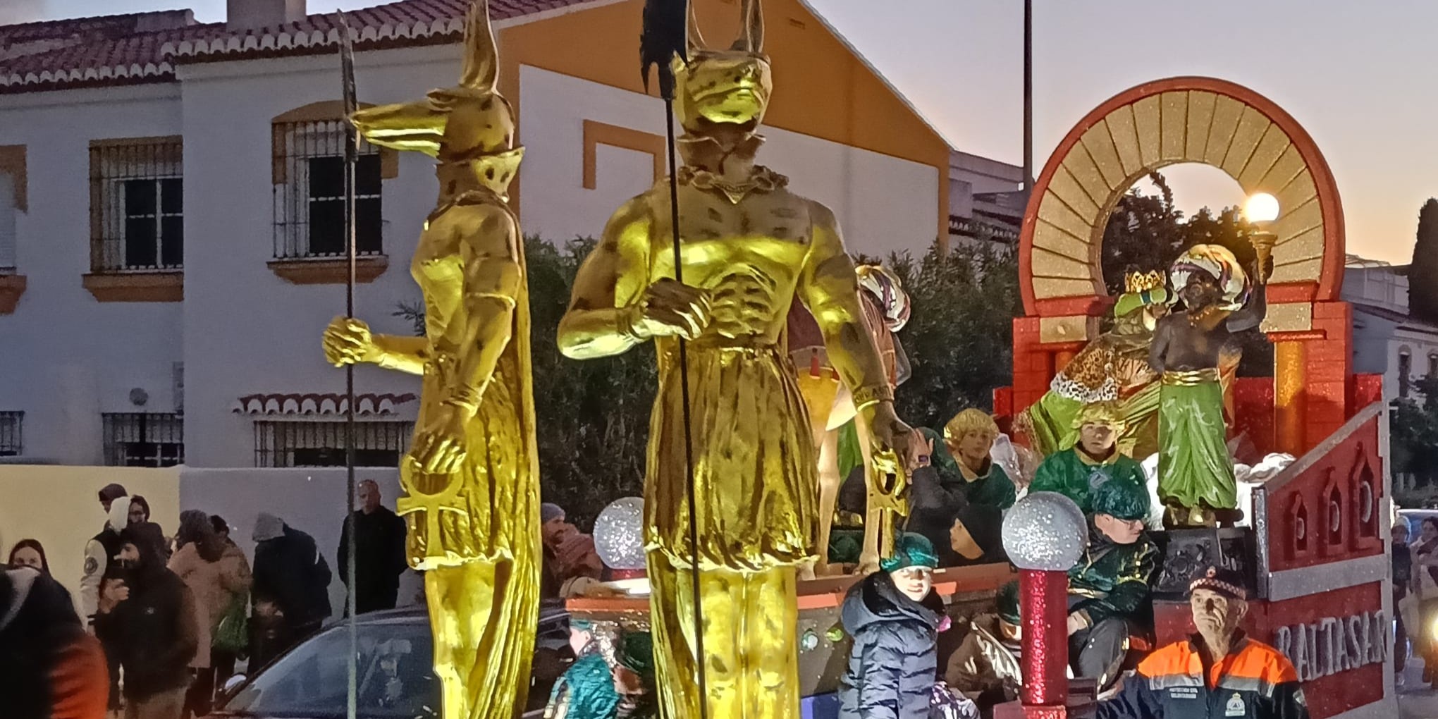 salobrena-cerca-de-500-personas-participaron-en-la-cabalgata-de-reyes-tras-su-aplazamiento-por-la-lluvia