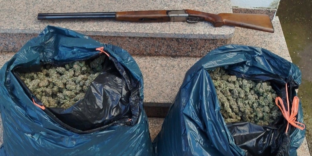 granada-el-fuerte-olor-a-marihuana-delata-un-alijo-oculto-en-una-nave-reconvertida-en-vivienda-en-loja