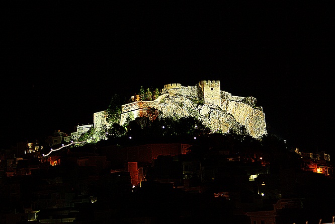 salobrena-el-ultra-costa-tropical-regresa-el-31-de-enero-con-897-km-4-500-metros-de-desnivel-y-mas-de-100-corredores-rumbo-al-castillo-de-la-villa