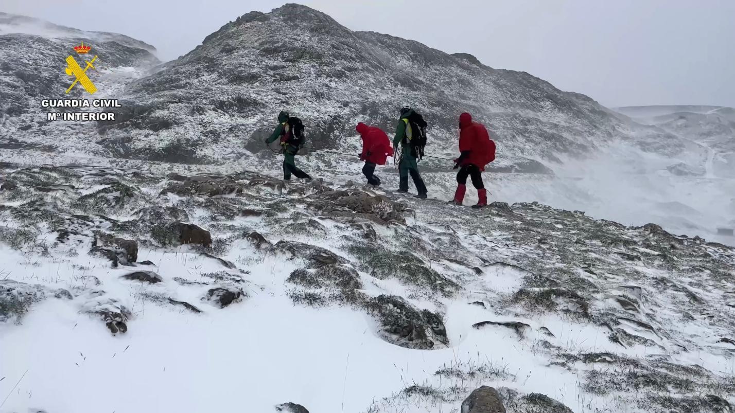 granada-la-guardia-civil-rescata-a-once-personas-entre-ellas-cuatro-menores-atrapadas-por-la-nieve-en-sierra-seca-durante-el-temporal