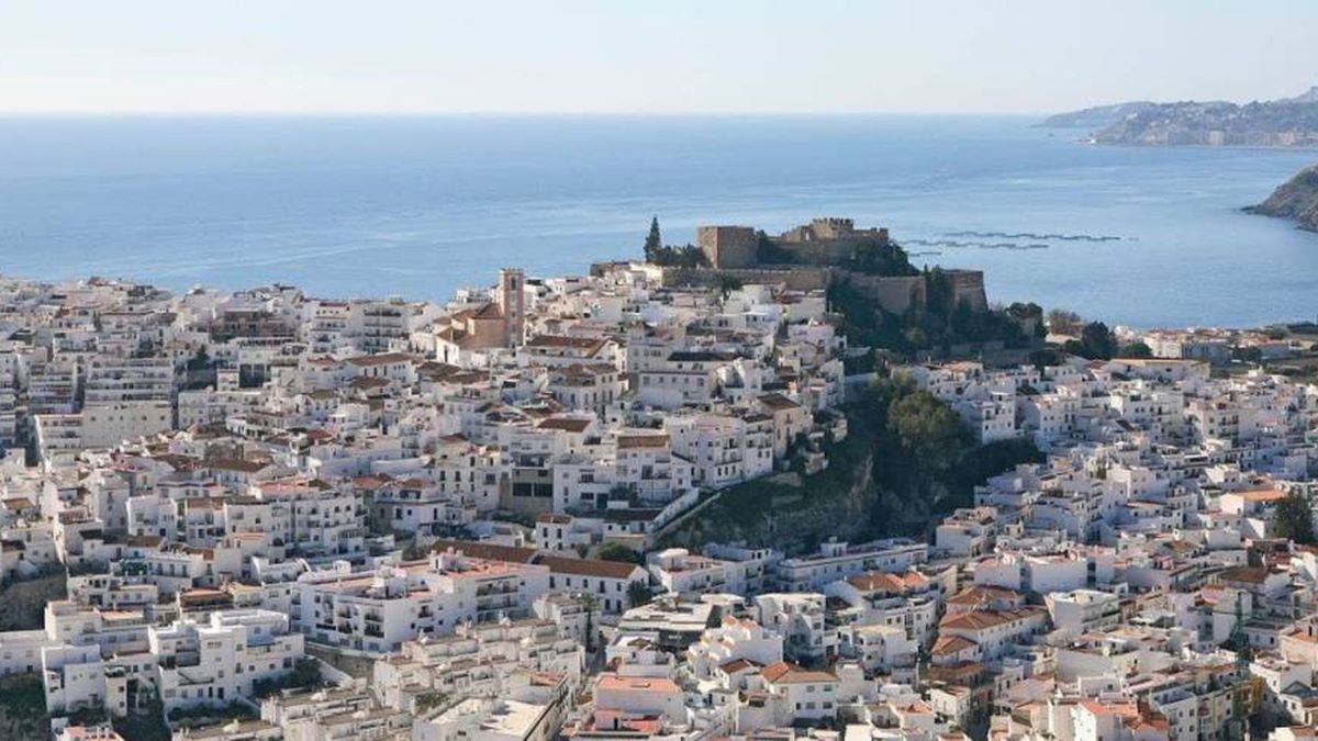 salobrena-el-ies-nazari-y-el-ies-mediterraneo-acogen-ocho-cafes-con-ciencia-por-el-11f