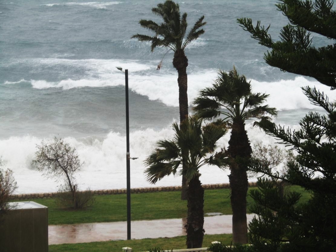 salobrena-activa-el-plan-de-emergencias-en-preemergencia-ante-el-aviso-naranja-por-temporal