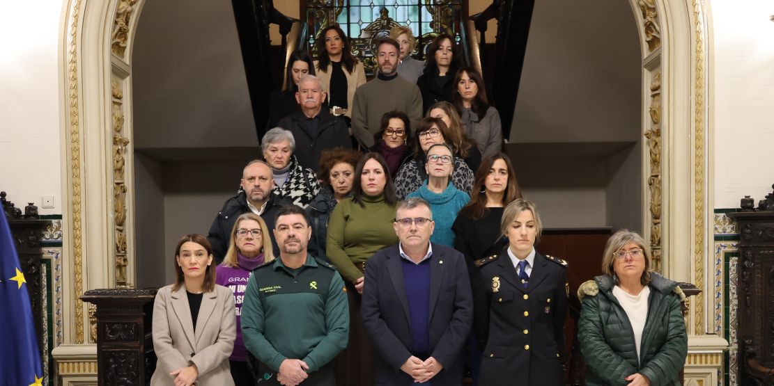 granada-la-subdelegacion-del-gobierno-guarda-un-minuto-de-silencio-por-dos-nuevos-crimenes-machistas-2-mujeres-asesinadas-en-2026-y-1-343-desde-2003