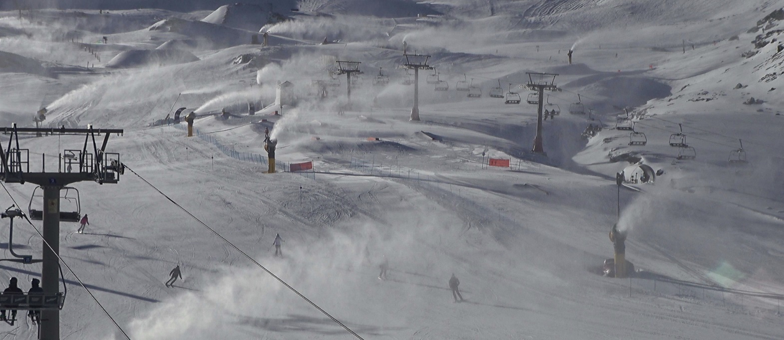 granada-sierra-nevada-cierra-sus-139-pistas-y-23-remontes-por-lluvias-y-hielo-con-1o-y-hasta-180-cm-de-nieve