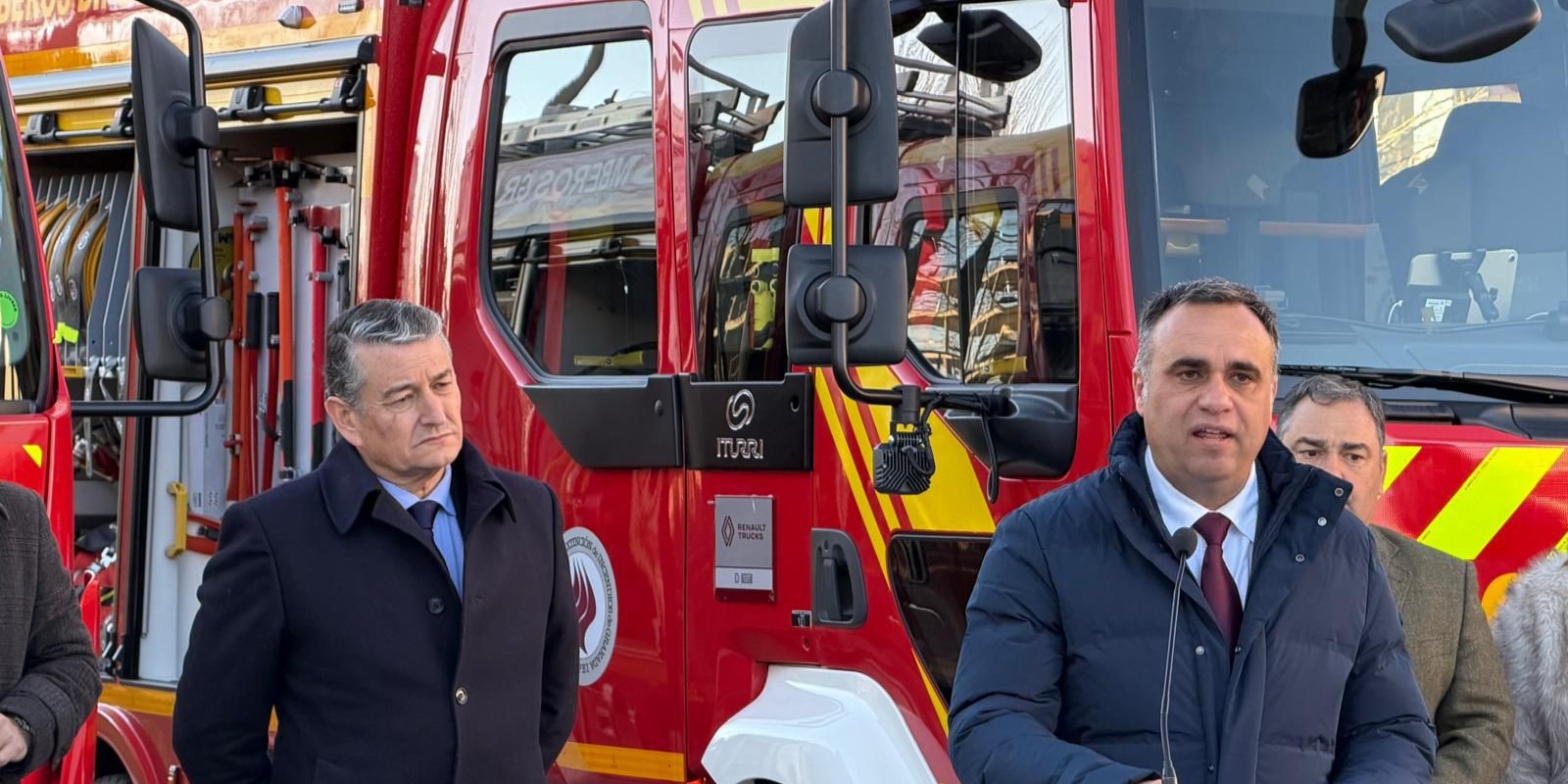 diputacion-granada-motril-guadix-e-iznalloz-refuerzan-sus-parques-de-bomberos-con-cinco-nuevos-vehiculos-por-mas-de-2-millones-de-euros