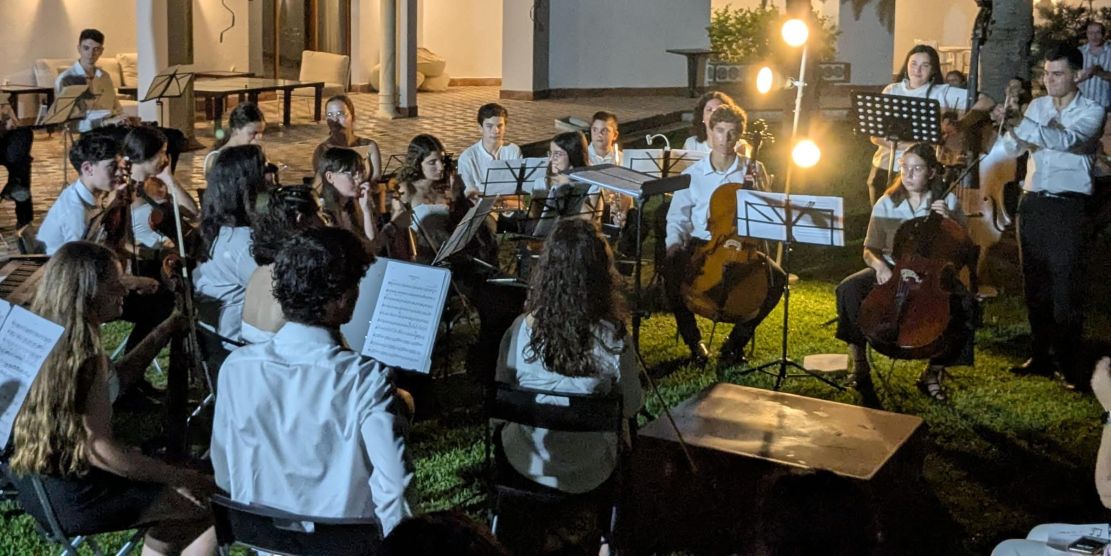 la-joven-orquesta-ciudad-de-motril-debuta-en-el-teatro-calderon-con-su-primer-concierto-de-temporada