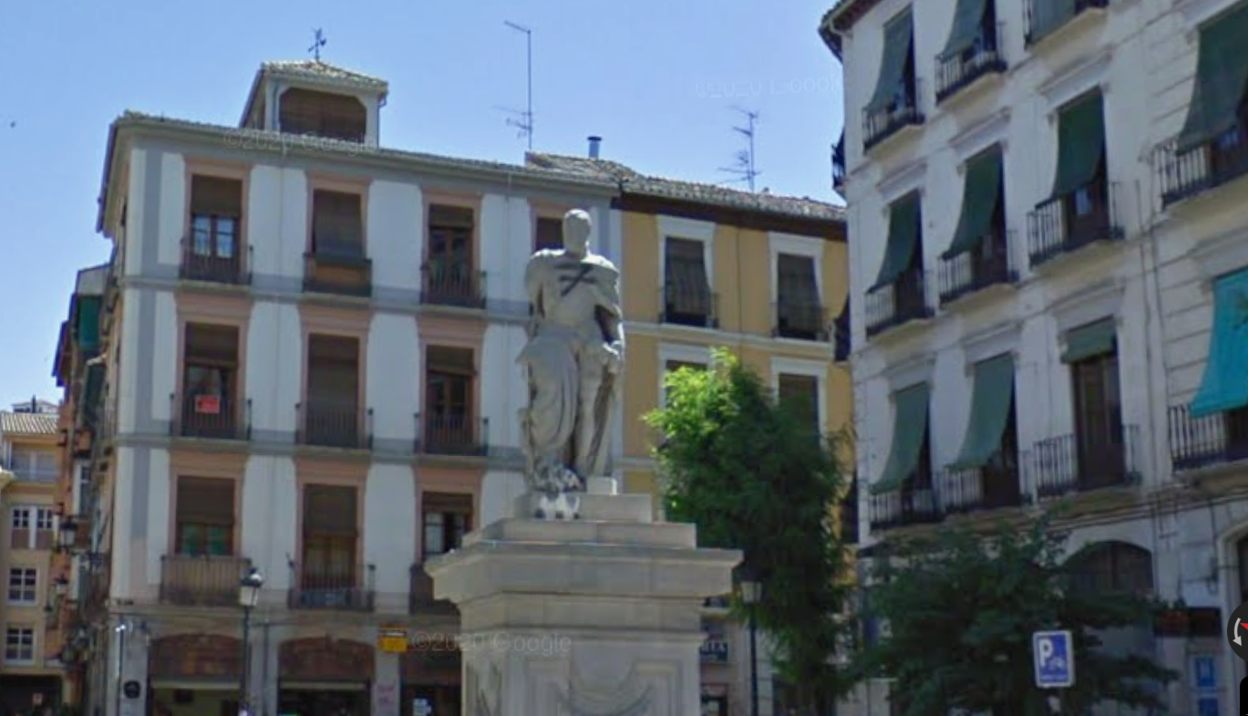 granada-vox-exige-al-ayuntamiento-reparar-la-estatua-de-carlos-v-lleva-17-anos-vandalizada-y-con-un-brazo-amputado
