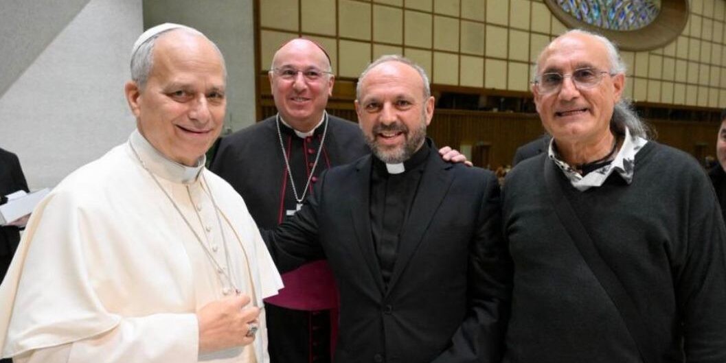 el-papa-recibe-en-el-vaticano-a-proyecto-hombre-granada-y-bendice-25-anos-de-lucha-contra-las-adicciones