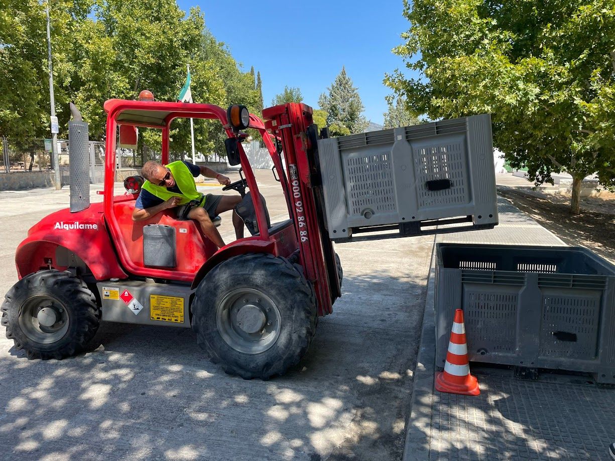 huetor-tajar-mas-de-70-vecinos-logran-empleo-en-2025-gracias-a-los-proyectos-integrales-de-empleo-tres-programas-activos-para-jovenes-mayores-de-52-y-colectivos-vulnerables