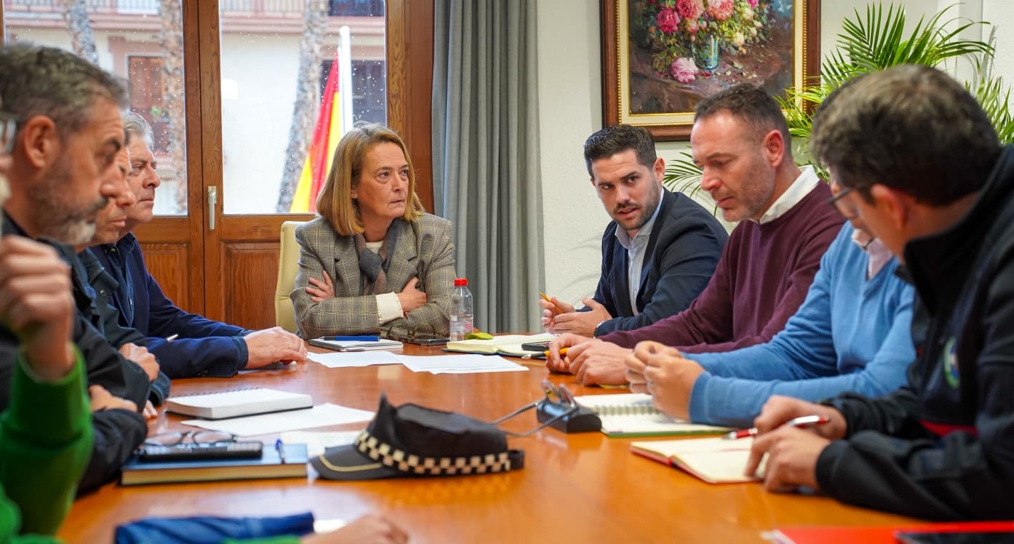 se-eleva-al-nivel-de-alerta-naranja-la-costa-de-granada-para-este-miercoles-motril-activa-el-plan-municipal-de-emergencias-ante-la-borrasca-joseph-por-vientos-de-hasta-100-km-h-ola