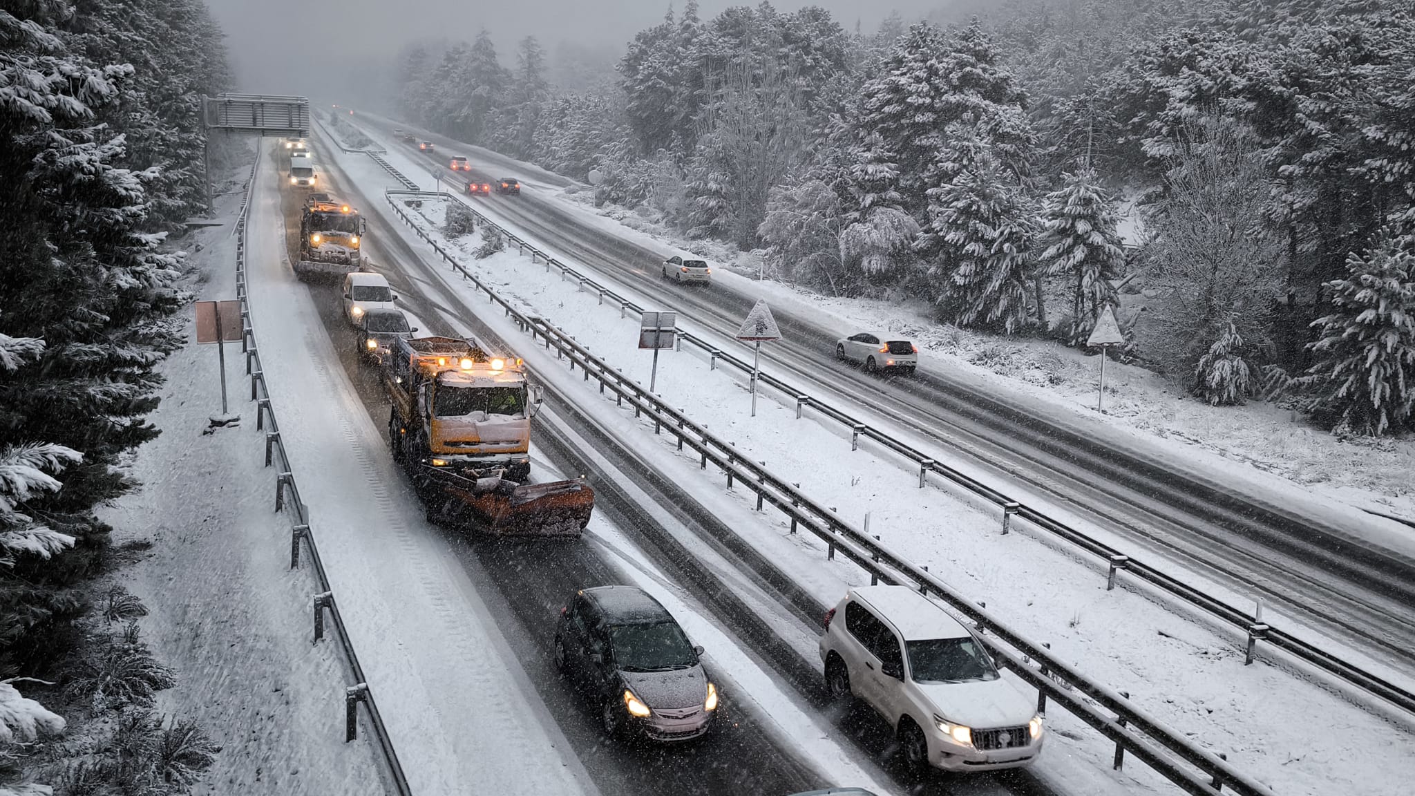 temporal-de-lluvia-y-nieve-en-granada-cortado-el-puerto-de-la-mora-y-aviso-por-bajas-temperaturas