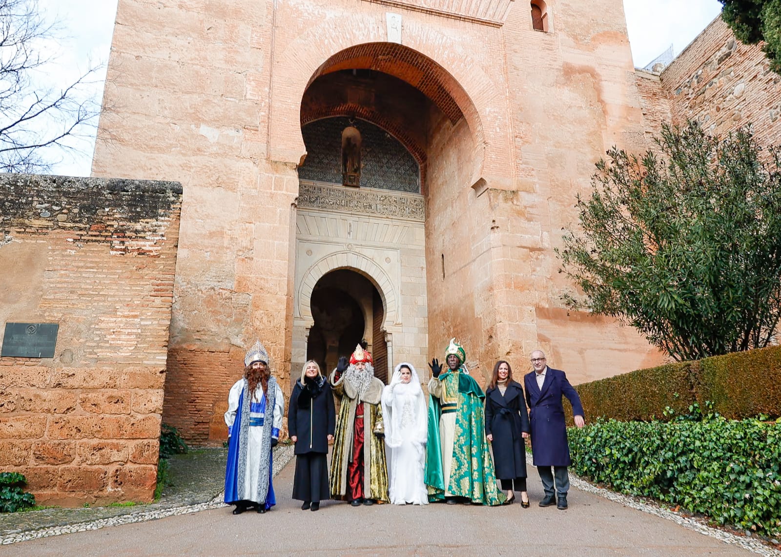 granada-da-la-bienvenida-a-los-reyes-magos-en-la-alhambra-con-la-alcaldesa-marifran-carazo