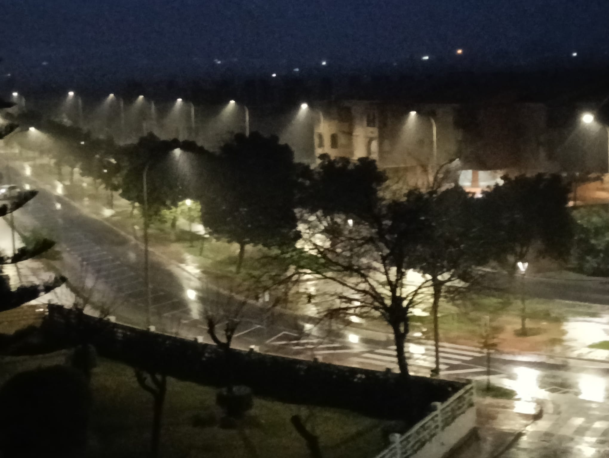 la-lluvia-y-las-tormentas-ponen-en-jaque-la-cabalgata-de-reyes-de-motril